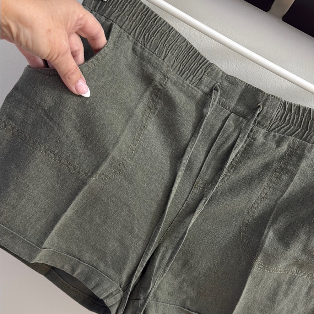 Women's Army Green Shorts linen blend size 5 with pockets, elastic drawstring. - Picture 4 of 10